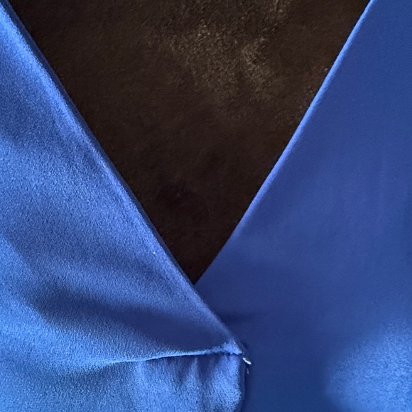 H&M Elegant Blue V-Neck Dress - Picture 5 of 6